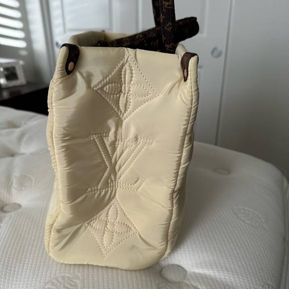 Tote Style Faux Handbag - Picture 5 of 6